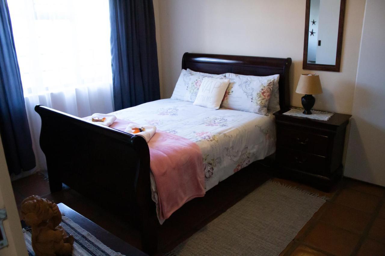 Bed and Breakfast De Oude Yotclub Оудсхорн Экстерьер фото